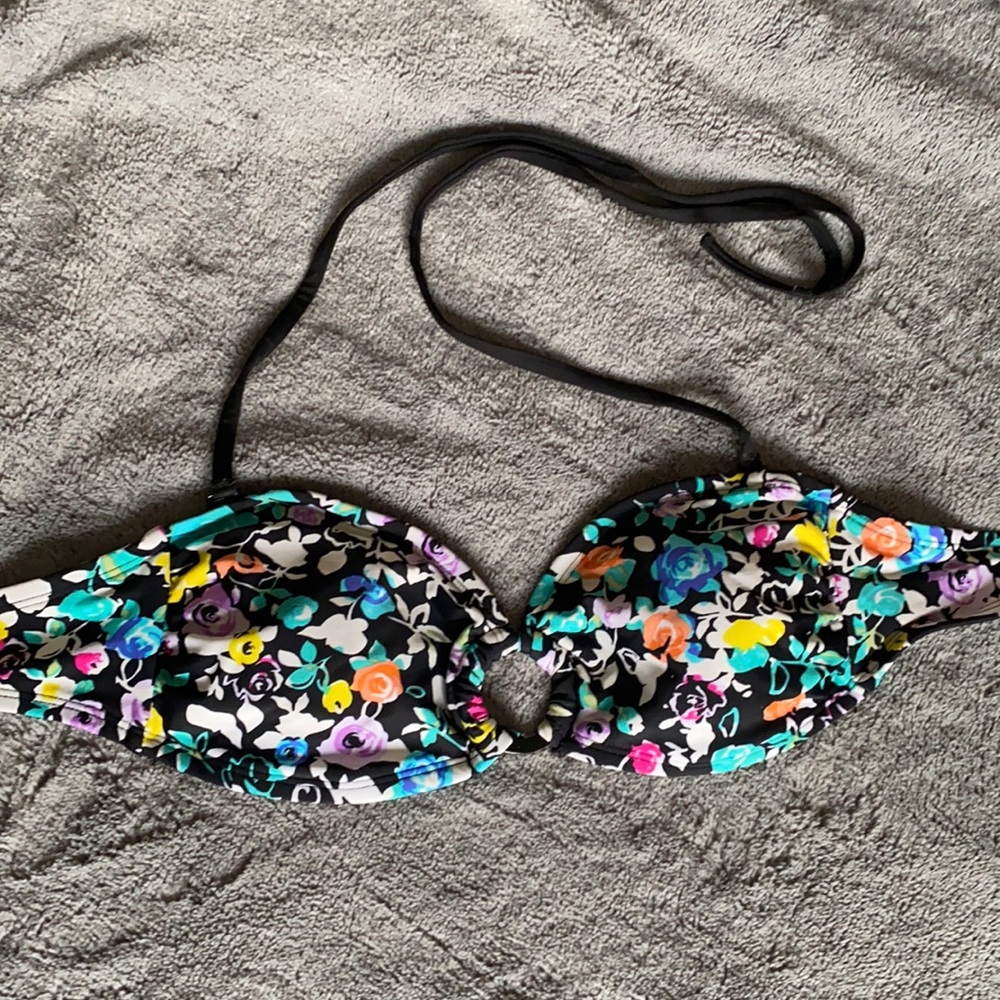 ☀️☀️ 2/$15 sale! Xhilaration bandeau swim top